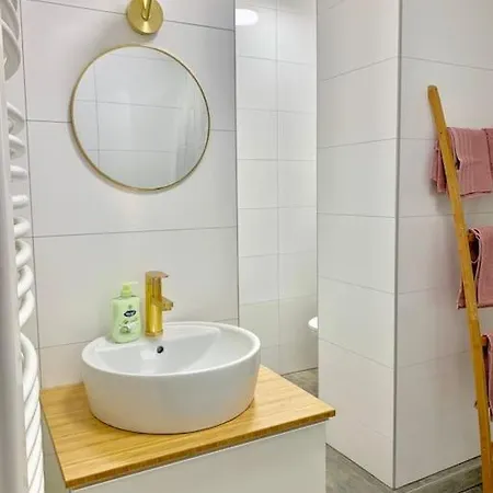 Melvyn Chanael - Proche Gare アパート