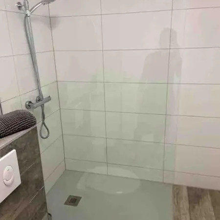 Melvyn Chanael - Proche Gare * サン・ルイ